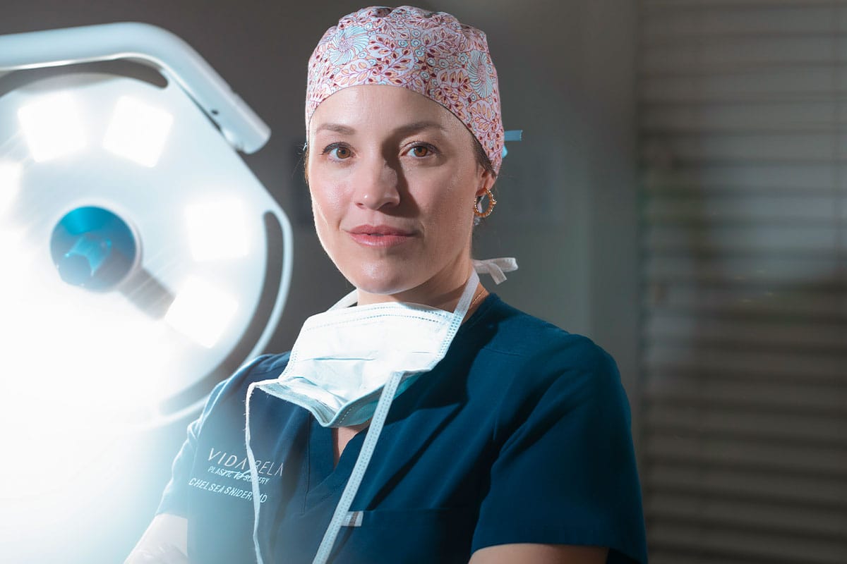 Dr. Chelsea Snider in the private surgical suite at Vida Bela Plastic Surgery.